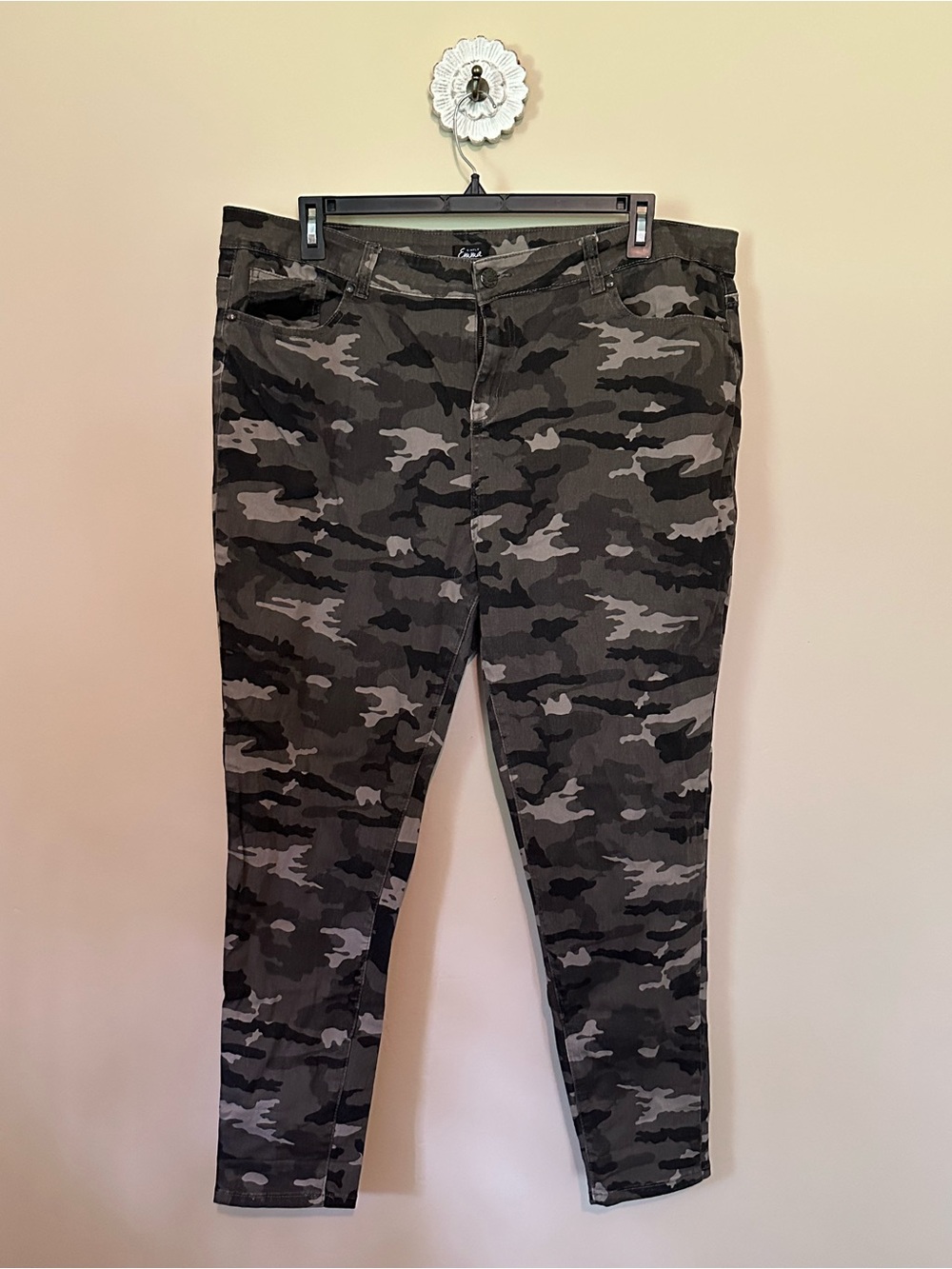 Simply Emma Women's Skinny Camo Pants - Olive & Gray